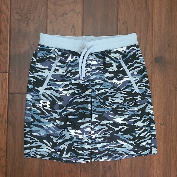 NWT Under Armour blue camo athletic shorts with a drawstring waist size Large - Picture 1 of 6